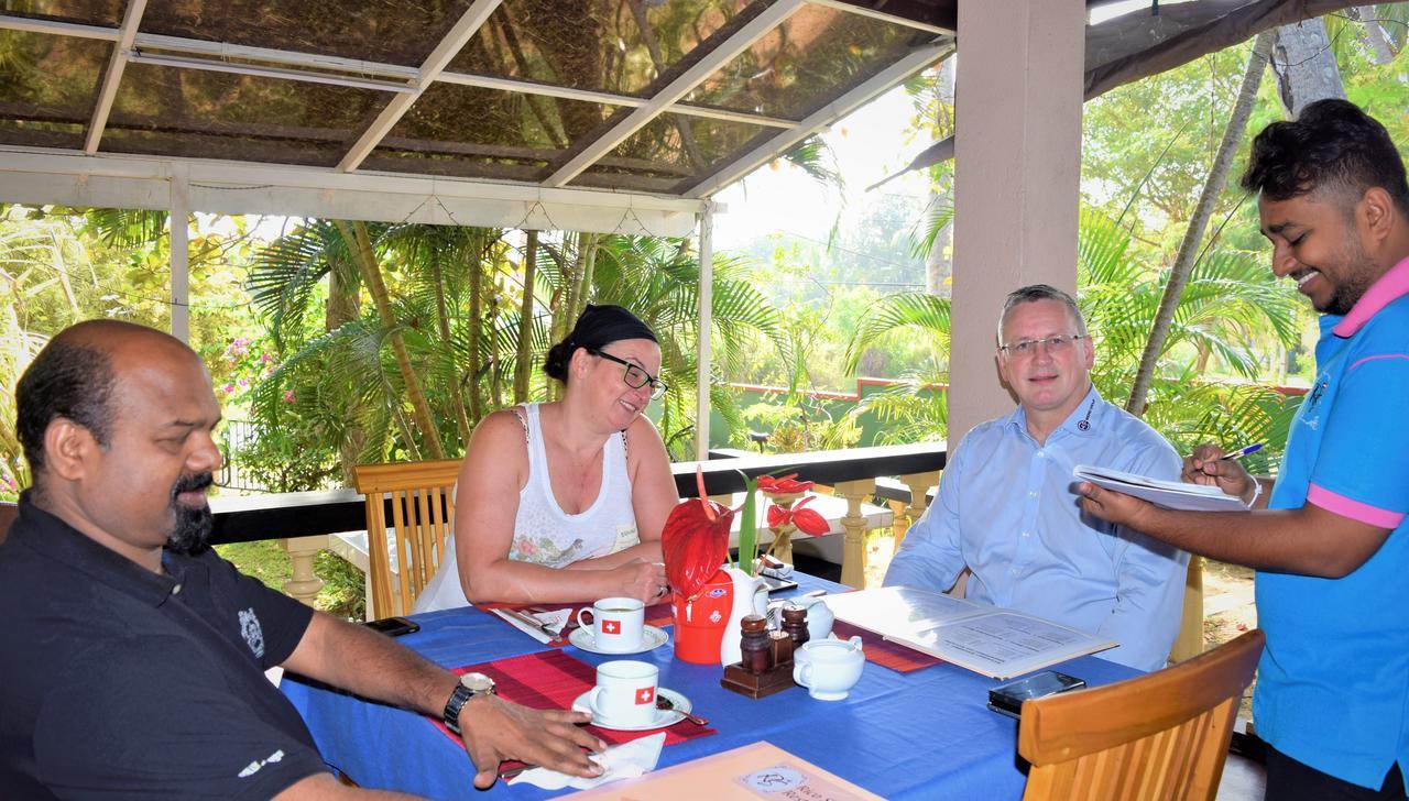 Rico Shadow Guest House & Restaurant Вайиккал Стая снимка